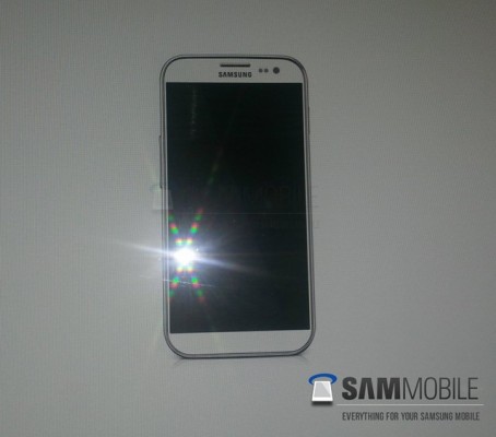 Samsung Galaxy S4 si mostra in una foto non ufficiale